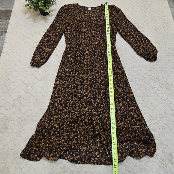 Old Navy Black, Gold, and Red Faux Wrap Ruffle Skirt Midi-Dress, Small - Picture 4 of 10